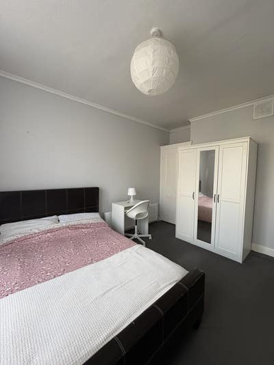 Large Double Room in Clapham South Main Photo