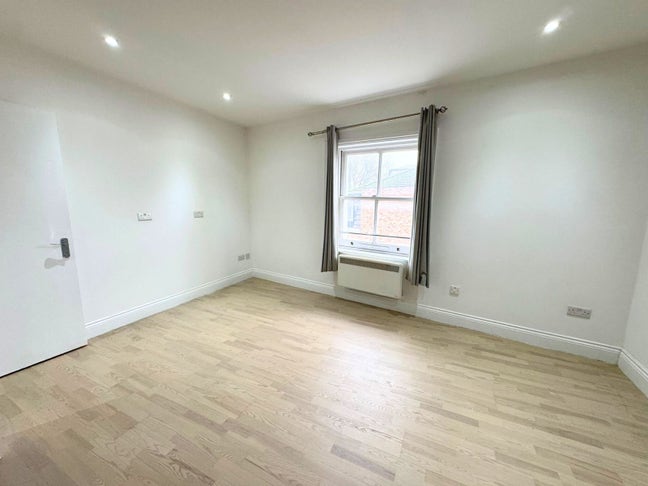 Modern 3-Bedroom Flat in The Village, Charlton Main Photo