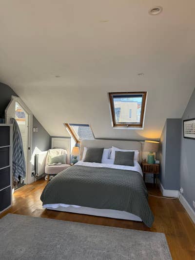 Spacious top floor en suite next to Clapham common Main Photo