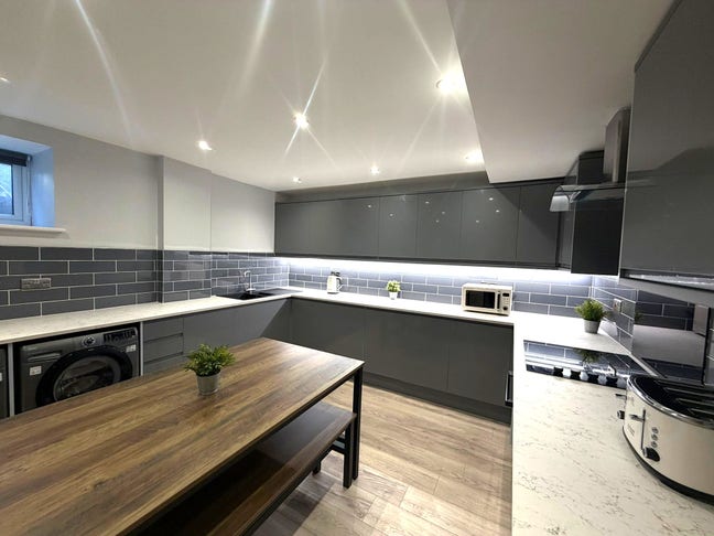 🏠🤩 Prime Roundhay Location off Street Lane 💫✨ Main Photo