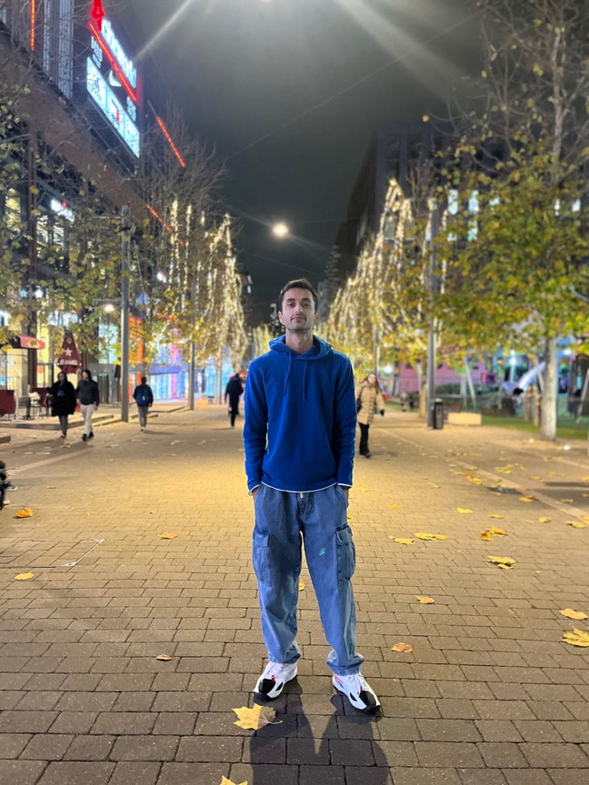 Professional looking for a Room to rent  Main Photo