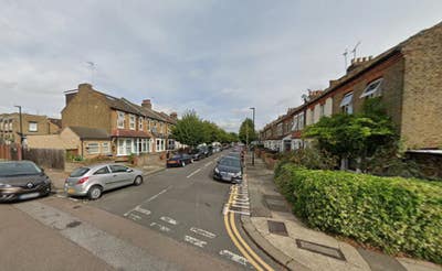 DSS-Studio Flat Available in Enfield EN3 Main Photo