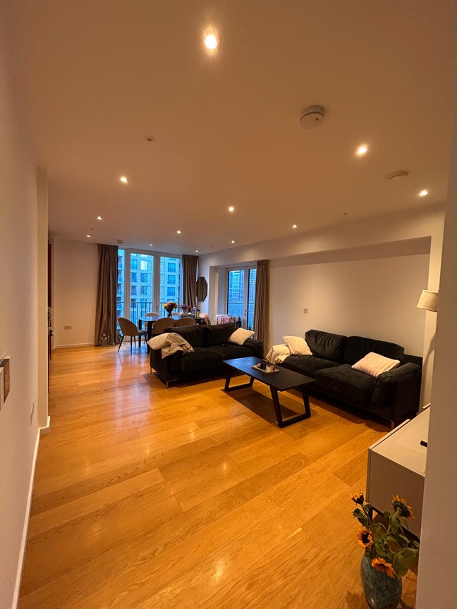 Gorgeous 3 bed flat in Olympic village  Main Photo