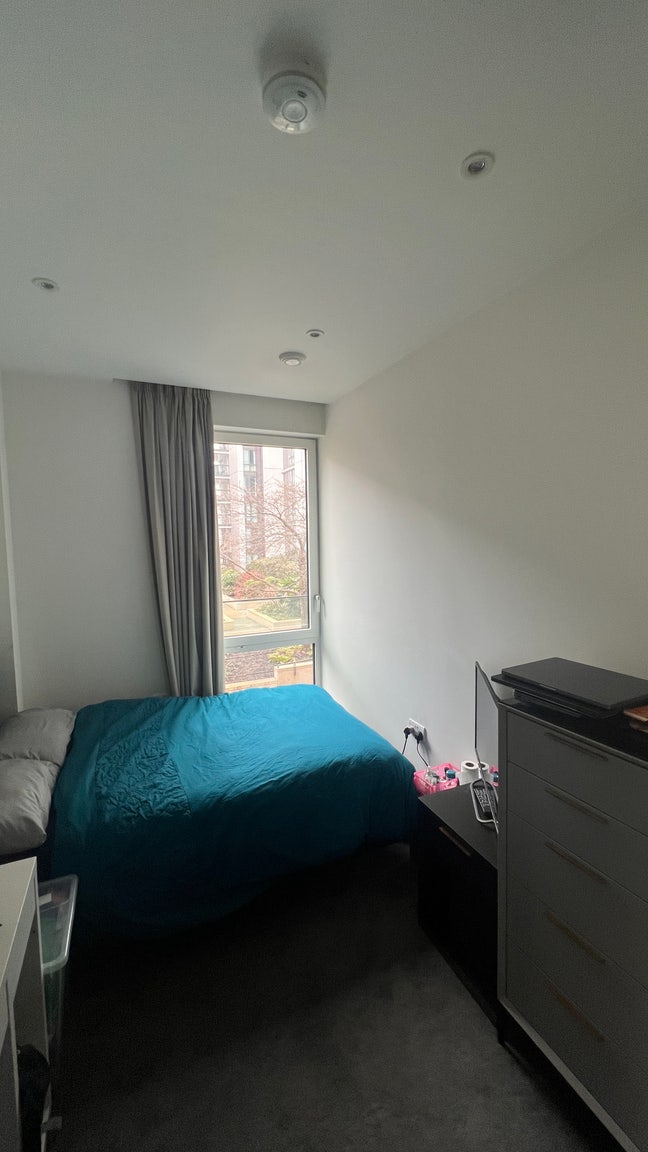 Double bed in East Village Main Photo