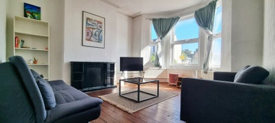 A very large furnished Double with a study room  Main Photo