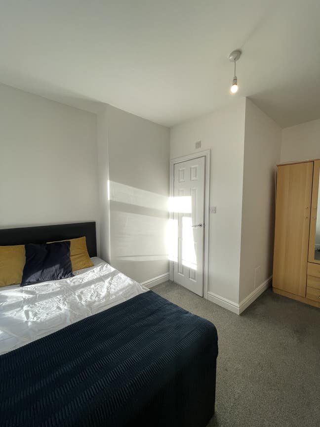 Double En-Suite - Walking Distance to the Hospital Main Photo