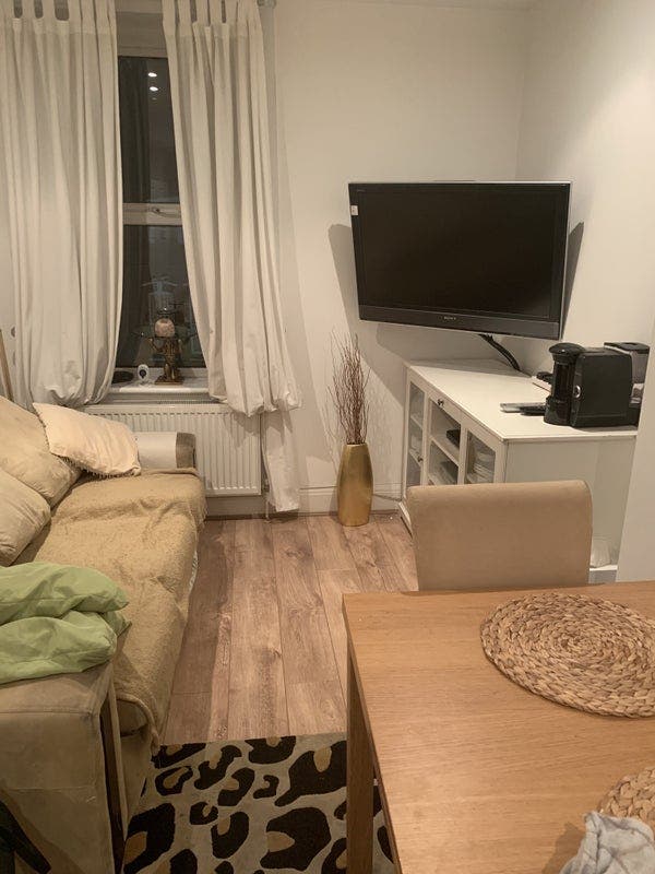 Sunny single room in West Hampstead -West End Lane Main Photo