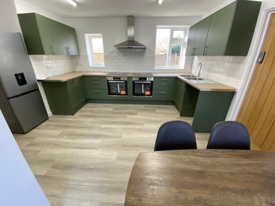 Contemporary & Relaxed Large En-Suite Rooms Main Photo
