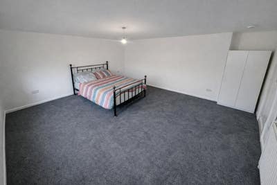 Huge Newly Refurbished King Room Available Now! Main Photo