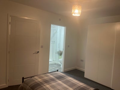 Cozy En-Suite Room for Rent – Cat-Friendly Home 🏡 Main Photo