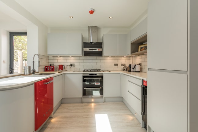 Minimalist Living & Zero Deposit Drama! 🦙🚫 Main Photo