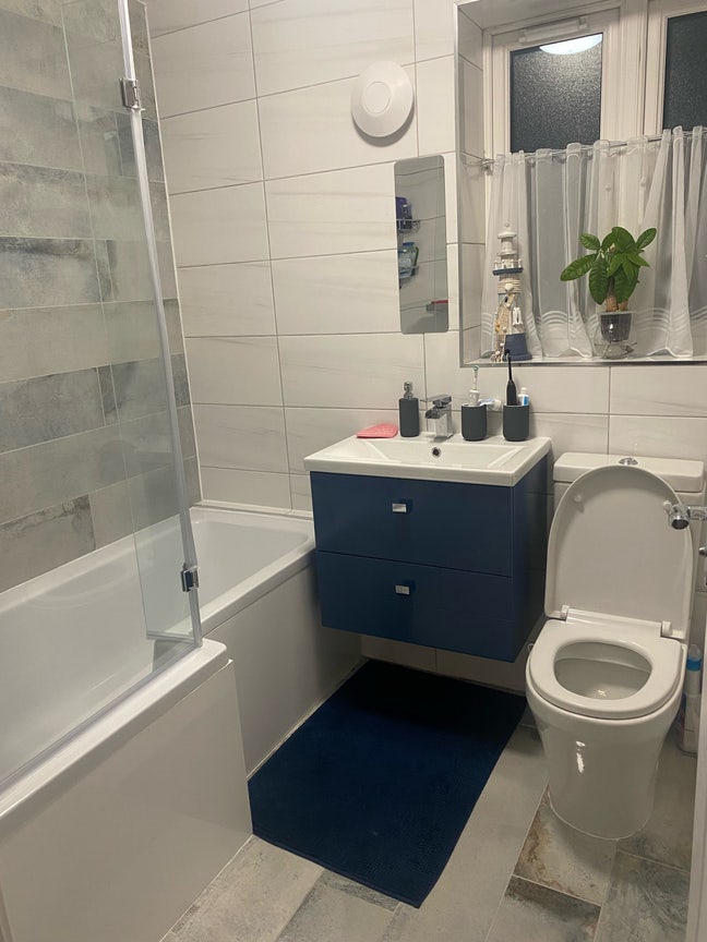 Large double modern bedroom  Main Photo