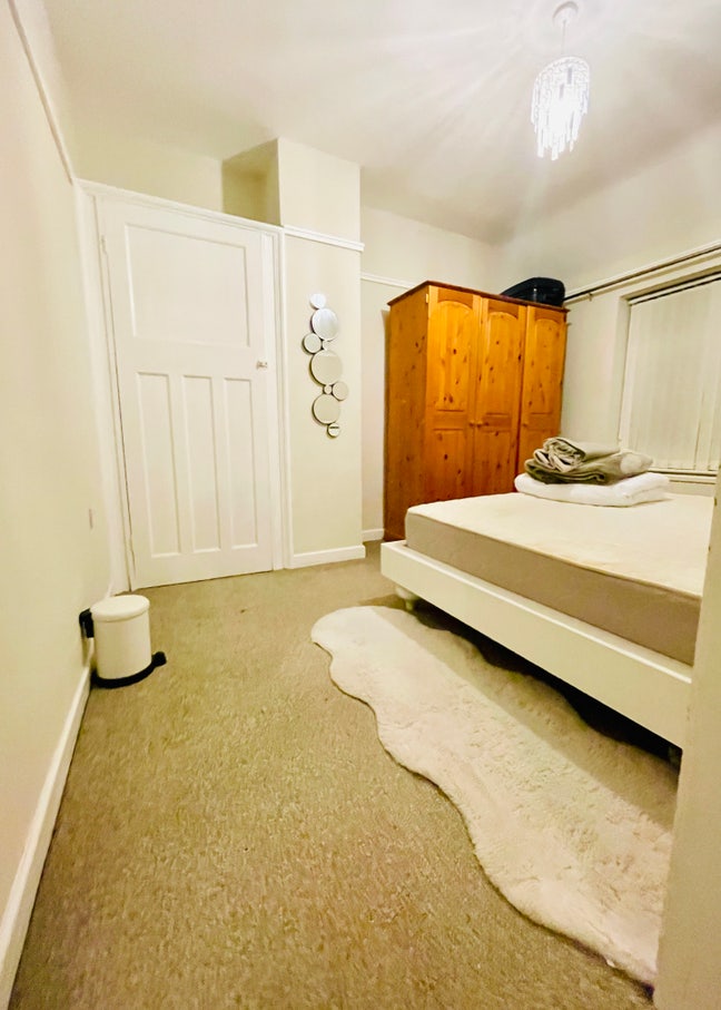  Double Room in Fully Furnished Home Main Photo
