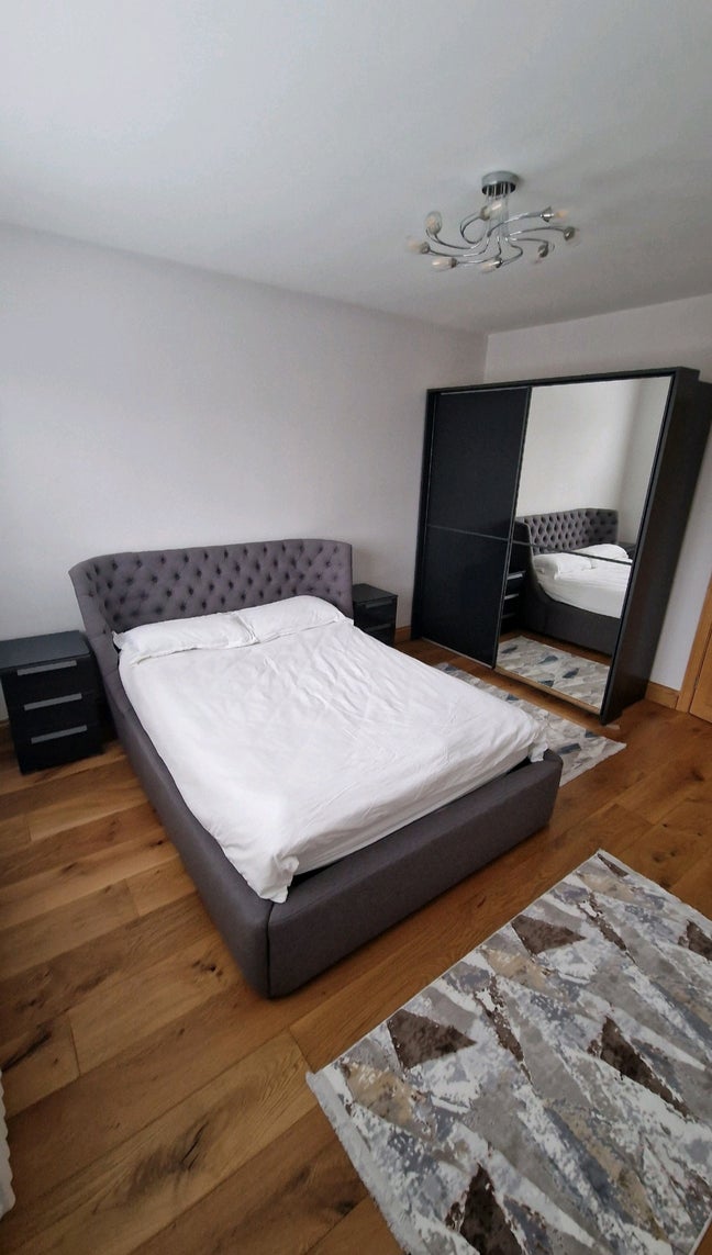 Spacious Double Room Available Main Photo