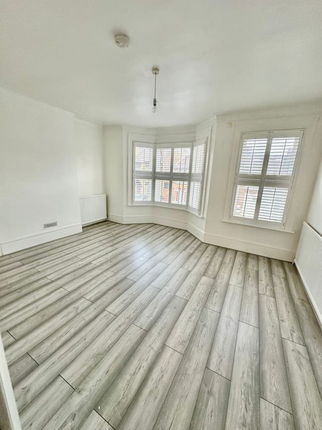 Newly Refurbished 5 Bedroom Main Photo