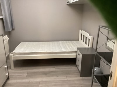 Single Room to Rent in House  &pound;425/ month  Main Photo