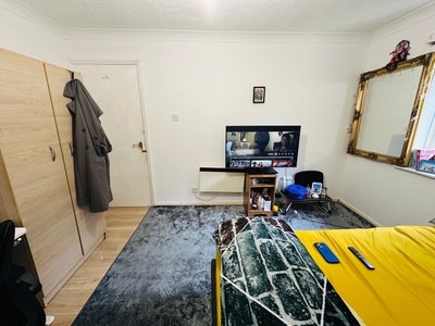 Flat for share in 5 min commute to London bridge  Main Photo