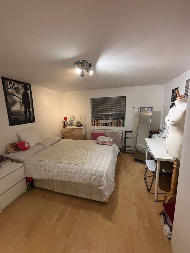 Bright double room in Hendon NW4  Main Photo