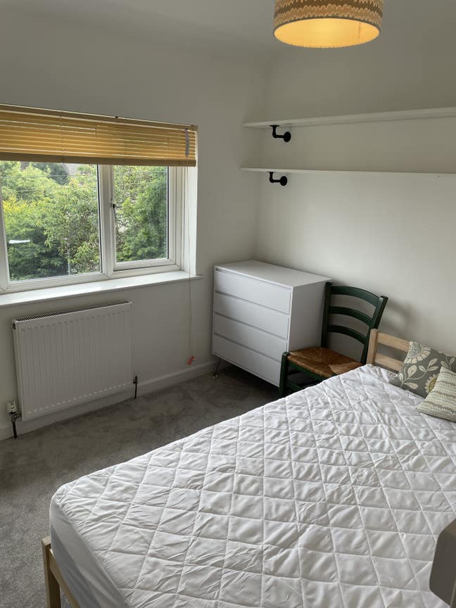 Bright room in Penryn near woodland and town Main Photo