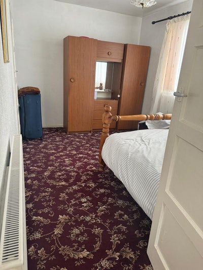 Furnished rooms available  Main Photo