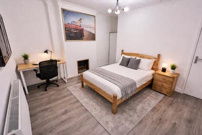 Private room in 6- Bed house with garden  Main Photo