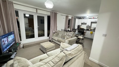 Looking for a flatmate Main Photo