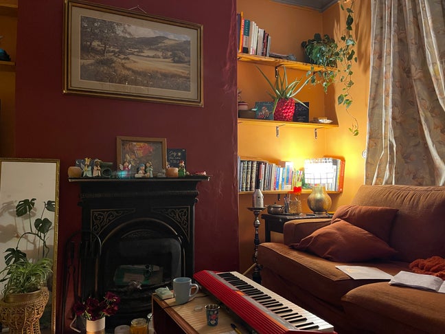 Cute Double in Victorian terrace Main Photo