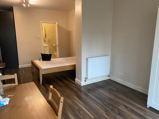 One incredible en-suite near Wembley Park! Main Photo