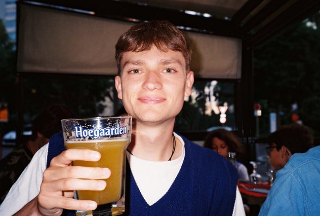 Friendly professional looking for a room Main Photo