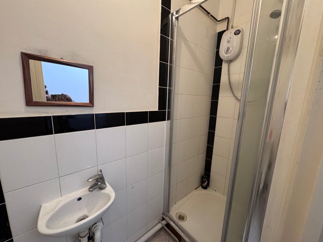 Rooms Available @Stepney Green Station 1 Minute Main Photo