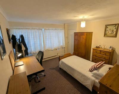 Large Well-Maintained Affordable Room available Main Photo