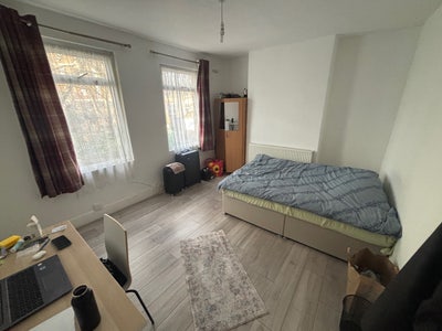 Double + Single Room | 4-Minute Walk To Station Main Photo