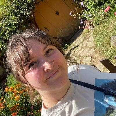 Fun and friendly woman looking for a room Main Photo