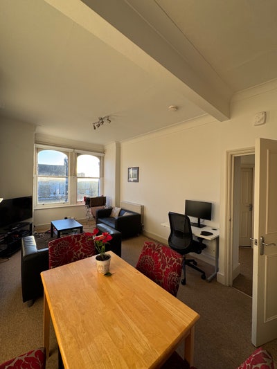 Bright double room with private bathroom  Main Photo