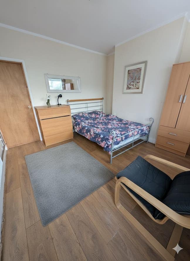 Ideal for Sports Direct – Double Bed Main Photo