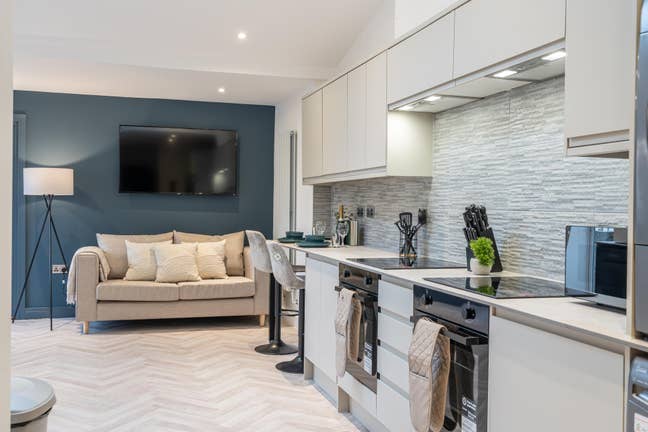 Luxurious, Brand New, Stylish Double Room with En- Main Photo