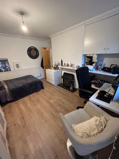 Large Double bedroom by Battersea Bridge Main Photo