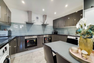 Clean and comfortable Room Main Photo