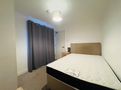 Double Room in Town Centre +Bills +Wifi Main Photo