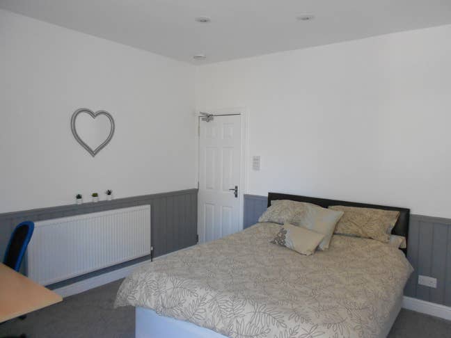 Large double Room for single occupancy available Main Photo