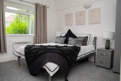 🏡 Refurbished 2-Bed Apartment – Available Now Main Photo