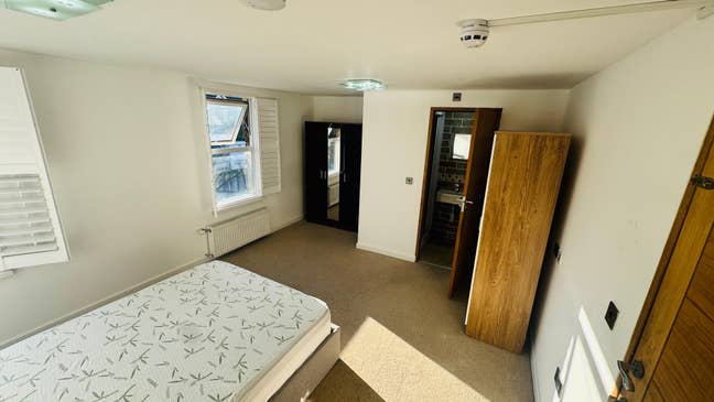 Ensuite room available  Main Photo