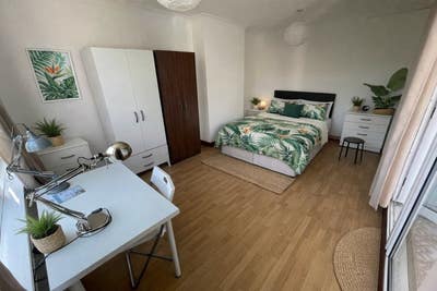 ♥️Canary Wharf*Crossharbour!Cheap and Chic ♥️ Main Photo