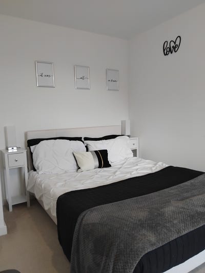 Spacious Double Room with Private Bathroom Main Photo