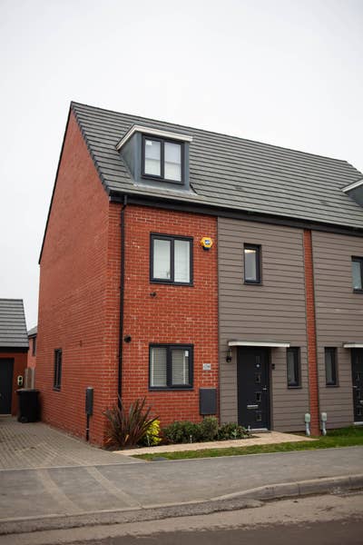 Spacious Double Room with Private Bathroom Main Photo