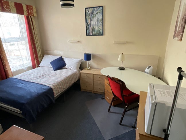 Quiet En-Suite Room – 5 mins Station – Bills Inc. Main Photo