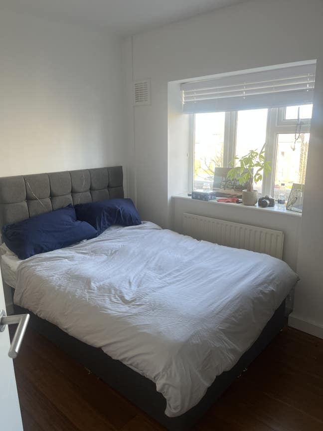 Willesden Green Furnished Double Room Main Photo