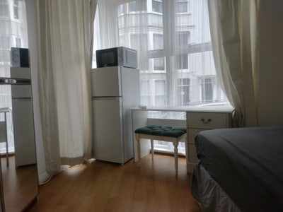 Lovely single/ double room, close to Brighton pier Main Photo