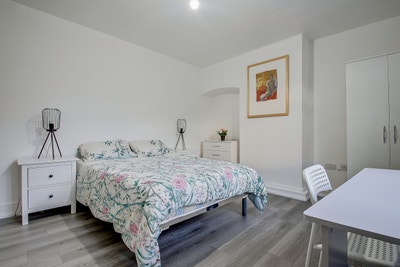 Only 1 Room Left  in a Beautiful House Main Photo