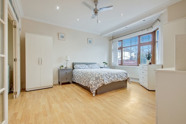 Beautiful house with 4 rooms in Harrow Main Photo